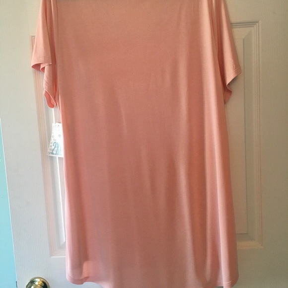 NEW WITH TAGS LULAROE CLASSIC T SHIRT - Picture 2 of 5